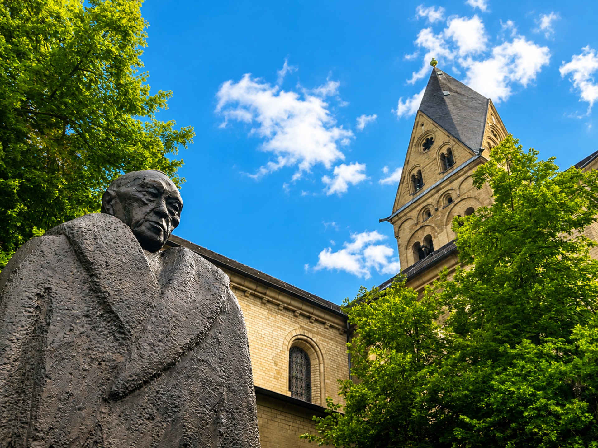 Adenauer-Denkmal an St. Aposteln Köln