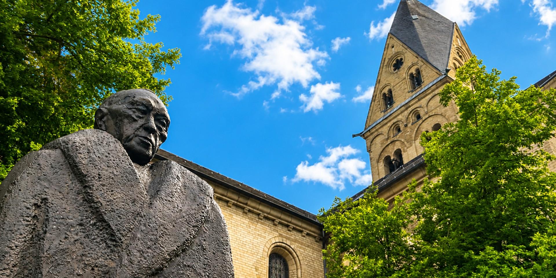 Adenauer-Denkmal an St. Aposteln Köln