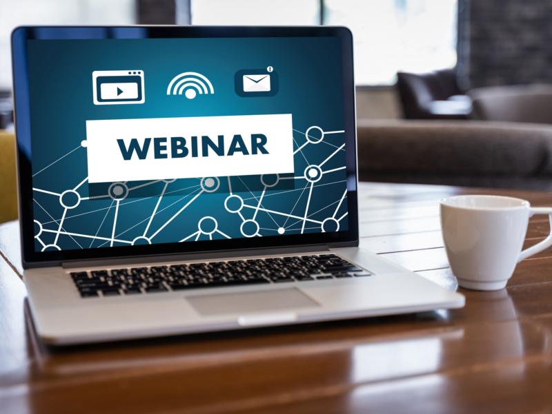 shutterstock_1199129752_Laptop_mit_Anzeige_Webinar_frei