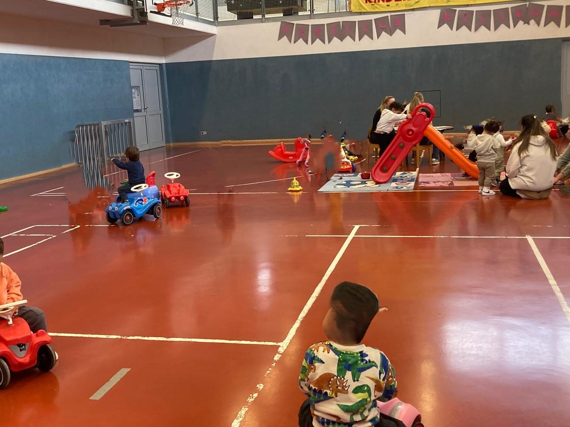 Alle 'in action', wenn der Kükenclub sich trifft.