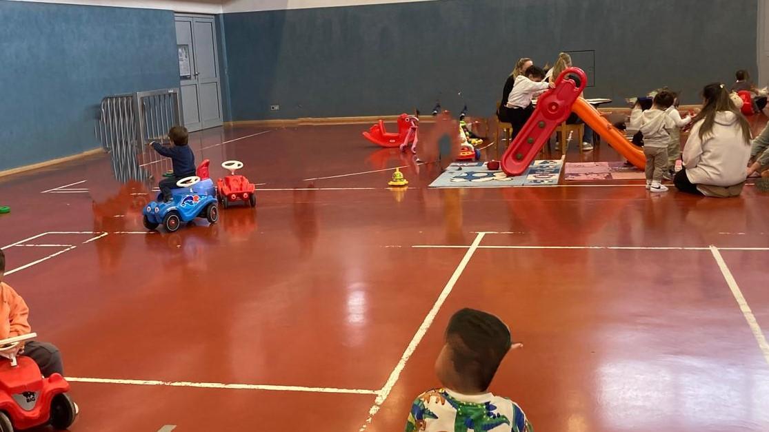 Alle 'in action', wenn der Kükenclub sich trifft.