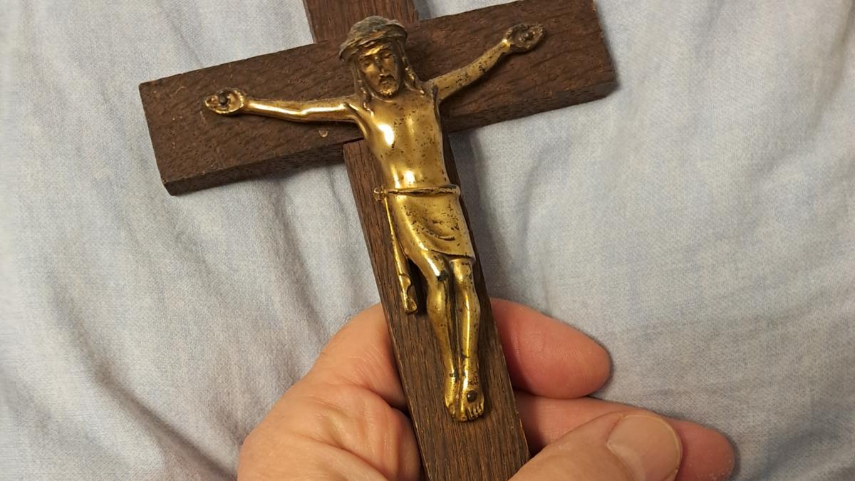 Das Kreuz gibt vielen Patienten Halt in schweren Stunden.