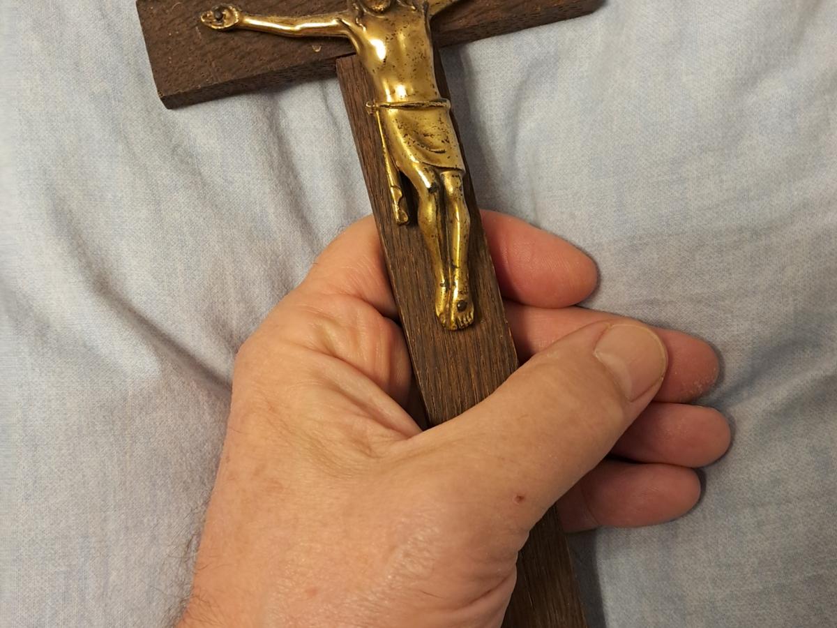 Das Kreuz gibt vielen Patienten Halt in schweren Stunden.