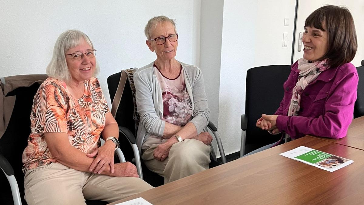 Das offene Gespräch ist die Grundlage für eine Seniorenbegleitung 'auf Augenhöhe'.