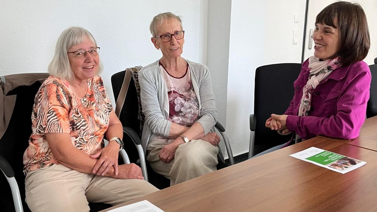 Das offene Gespräch ist die Grundlage für eine Seniorenbegleitung 'auf Augenhöhe'.