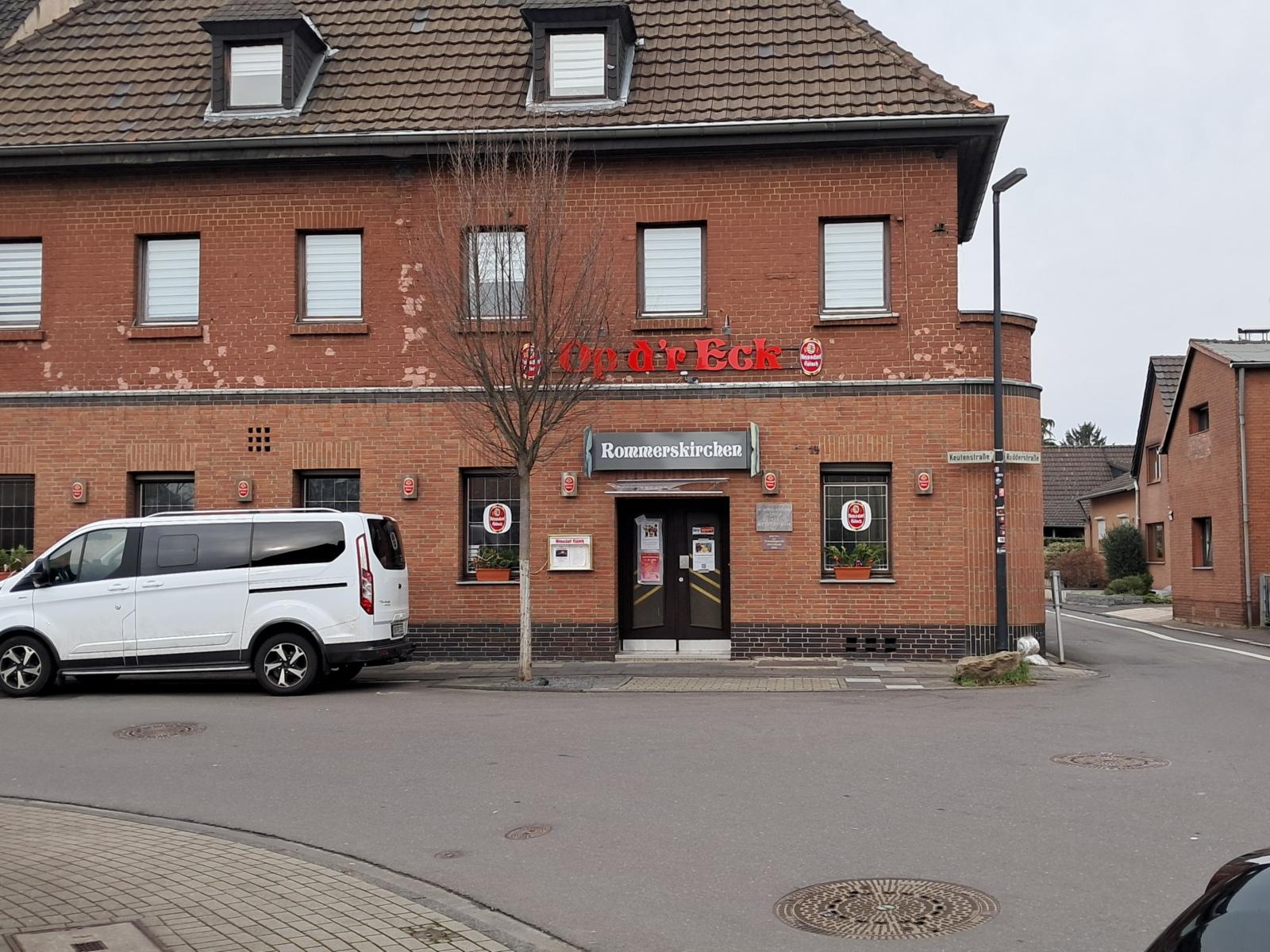 Von außen unscheinbar, drinnen viel Geselligkeit und Gemeinschaft: das Kulturgasthaus „Op d’r Eck