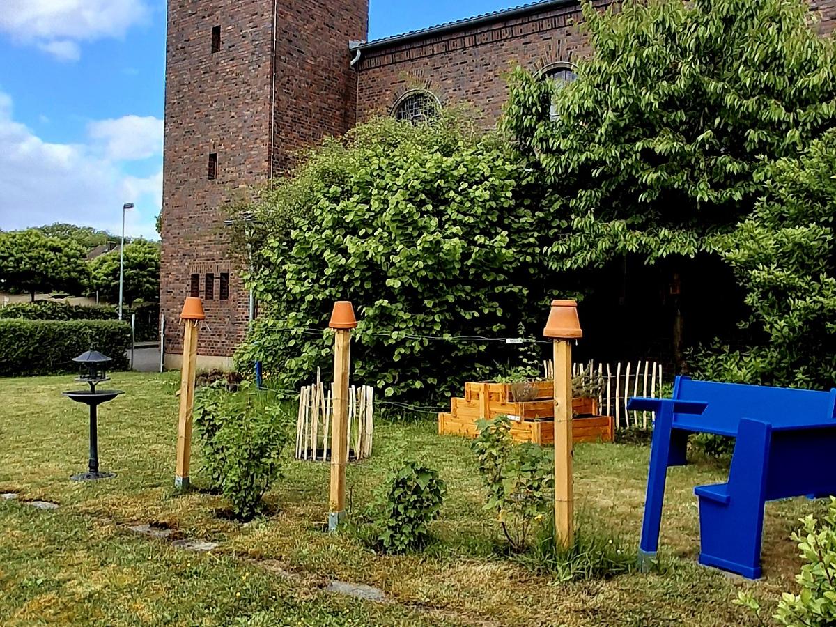 Der Kräutergarten neben der Kirche St. Barbara
