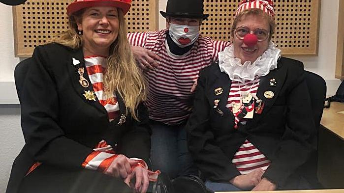 Zwei jecke KfDlerinnen und Autorin Martina Bernhardt