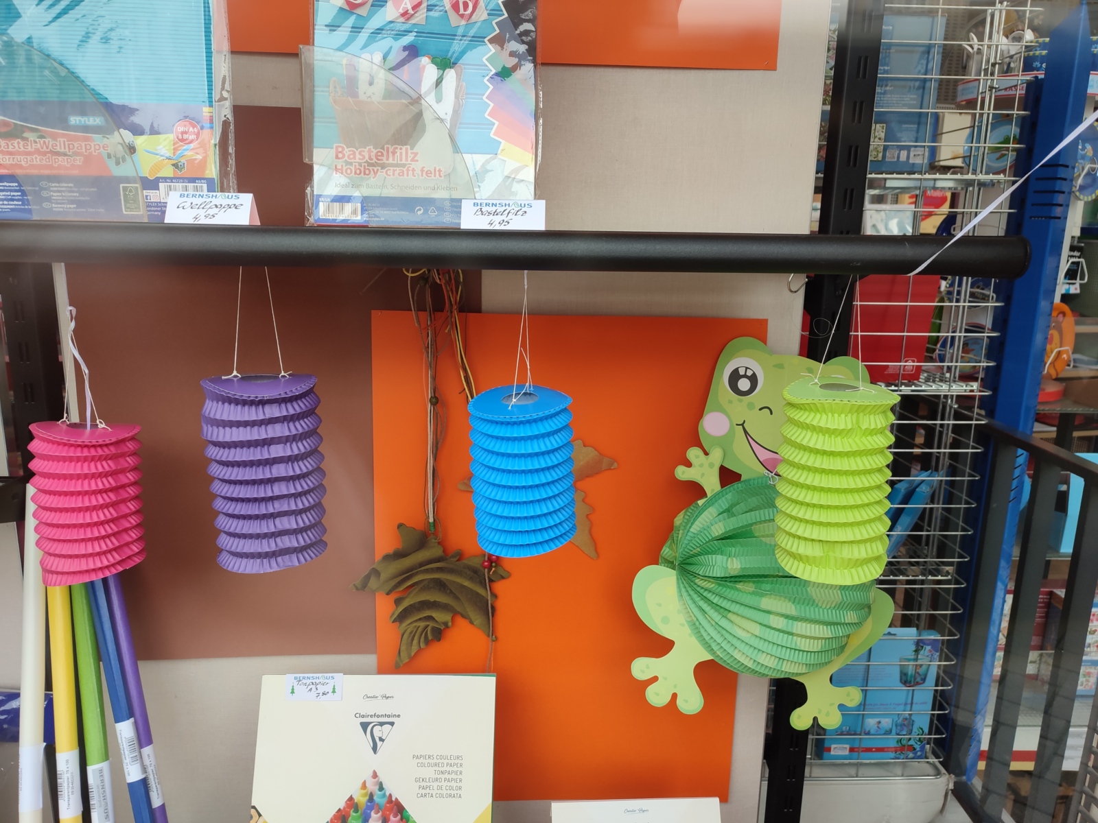 Das Bild zeigt Laternen.