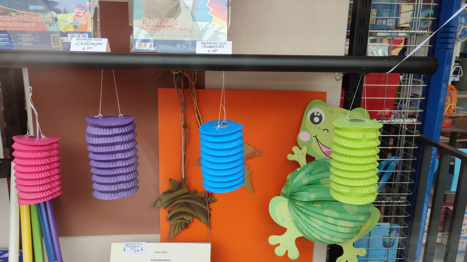 Das Bild zeigt Laternen.