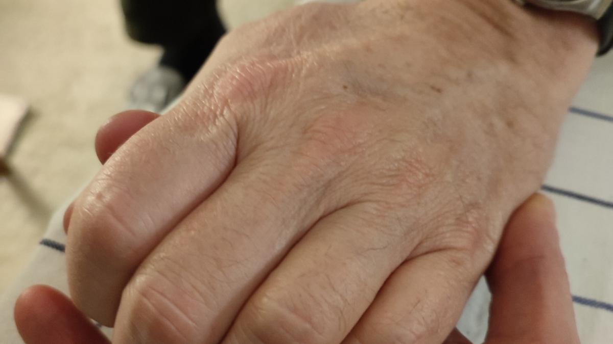 Ehrenamtliche helfen im Bergheimer Altenheim.