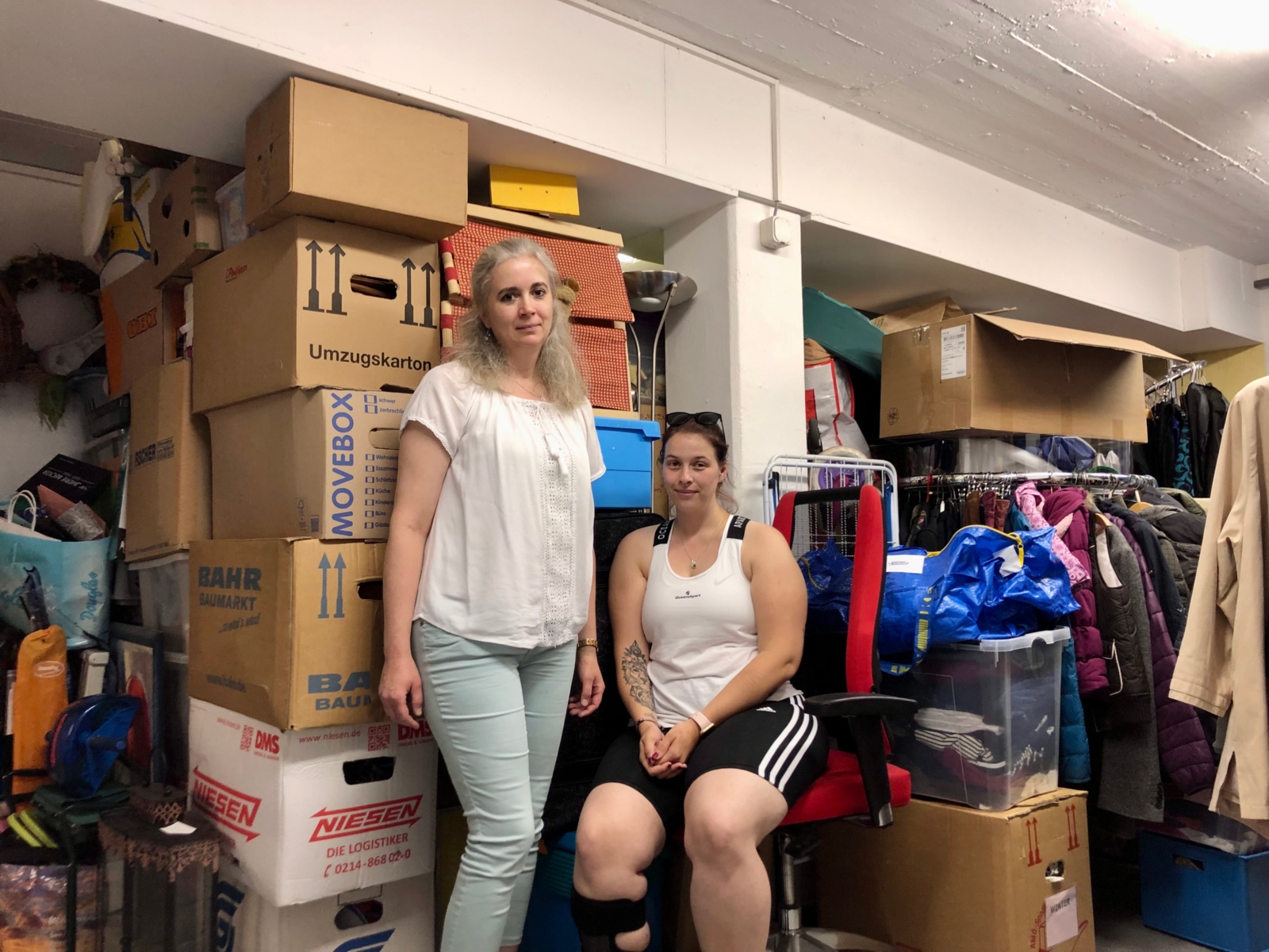 Das team Malteserjugend Kerpen-Sindorf, das zum 'Needful-Things-Market' einlädt.