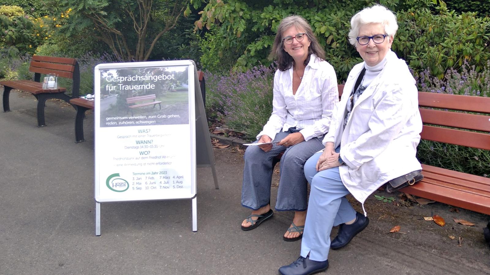 Ein Ort des Gesprächs und der Nähe: die Friedhofsbank in Hürth