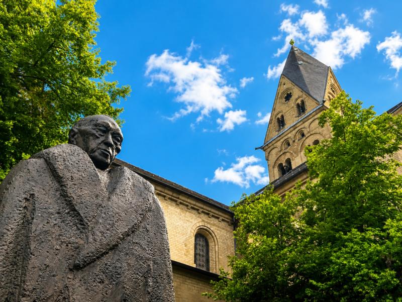 Adenauer-Denkmal an St. Aposteln Köln