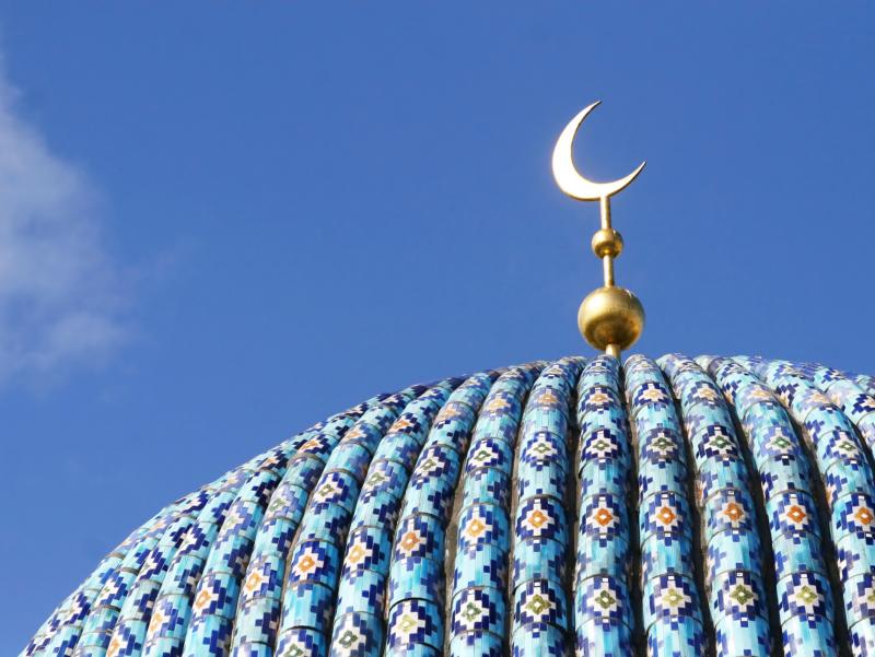 shutterstock-59622847-Alexander Mazurkevich-Islam Mondsichel St Petersburg-frei