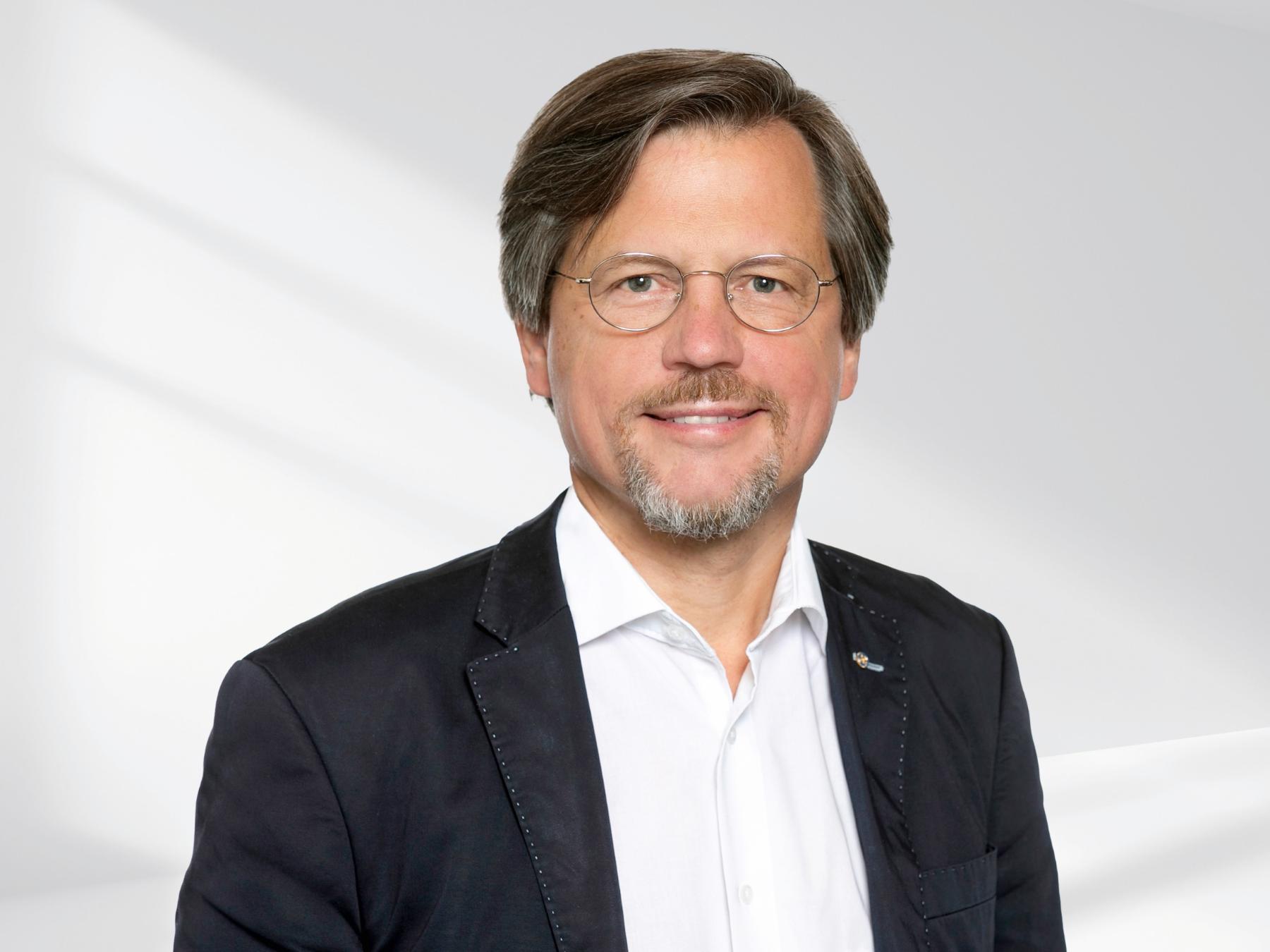 Dr. Dr. Andreas Bell