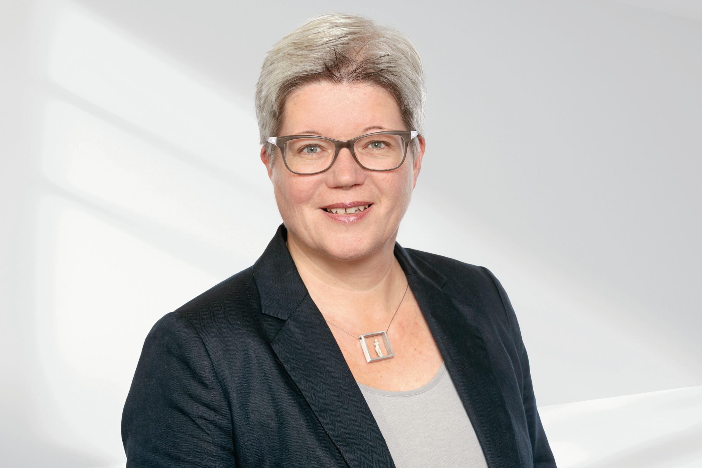 Dr. Monika Schmelzer