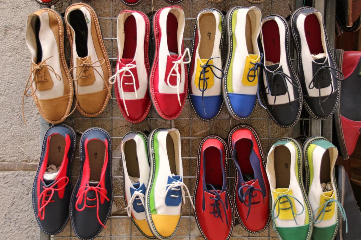 7610_schuhverkauf_by_peter_weidemann_pfarrbriefservice