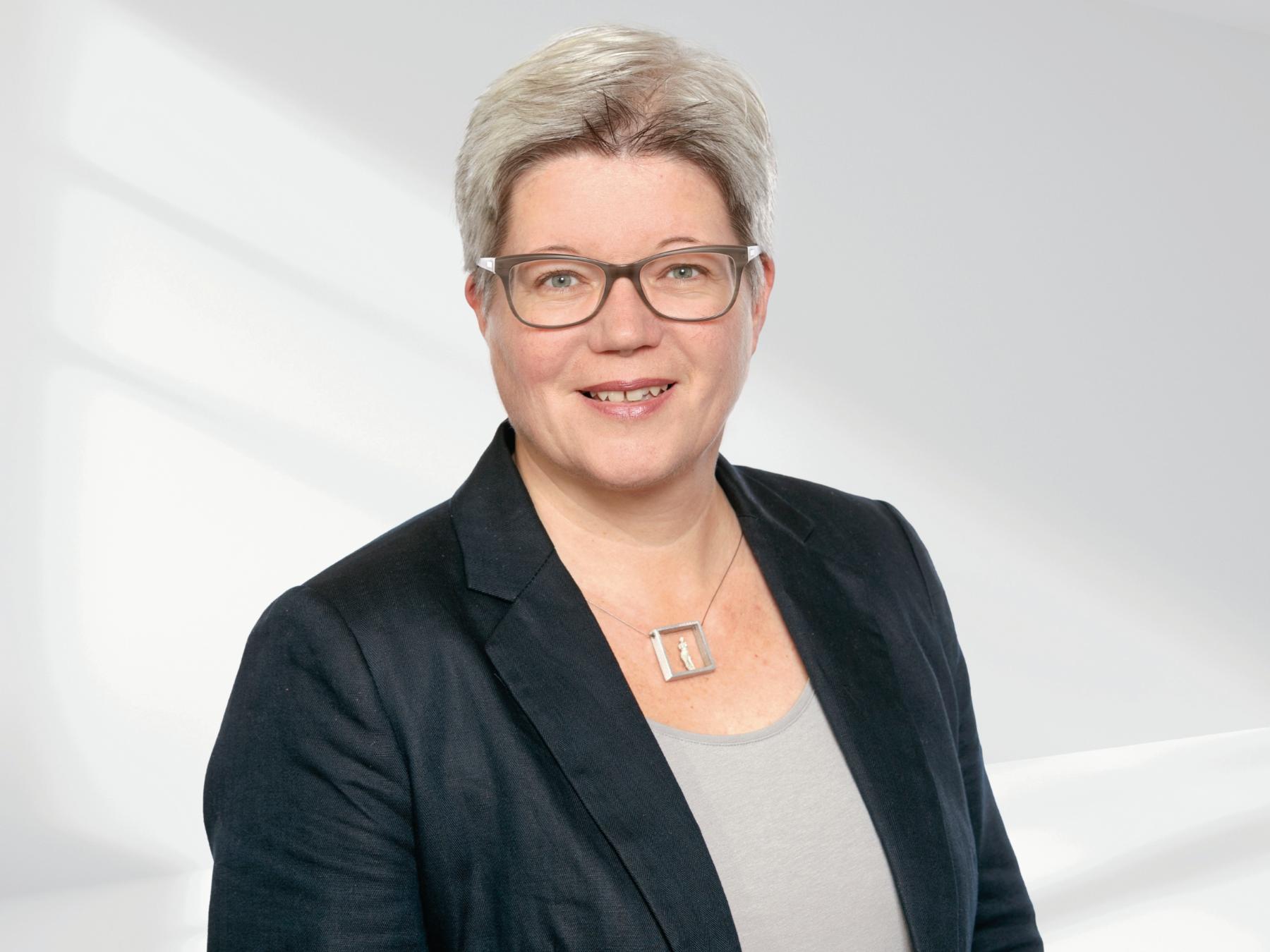 Dr. Monika Schmelzer