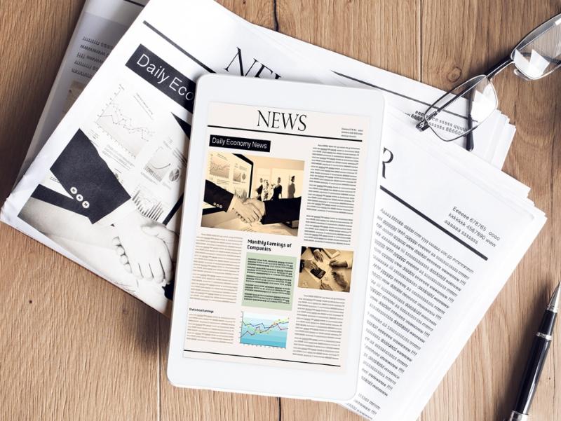 Stilleben mit Zeitung und Kaffee