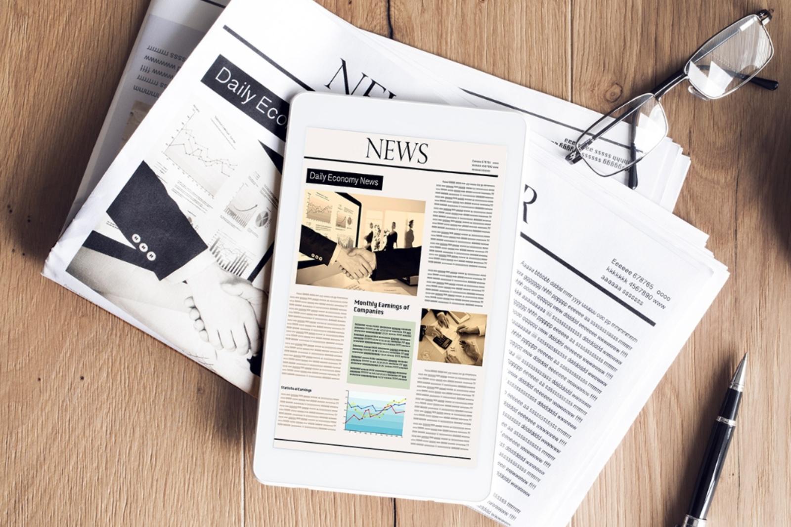 Stilleben mit Zeitung und Kaffee