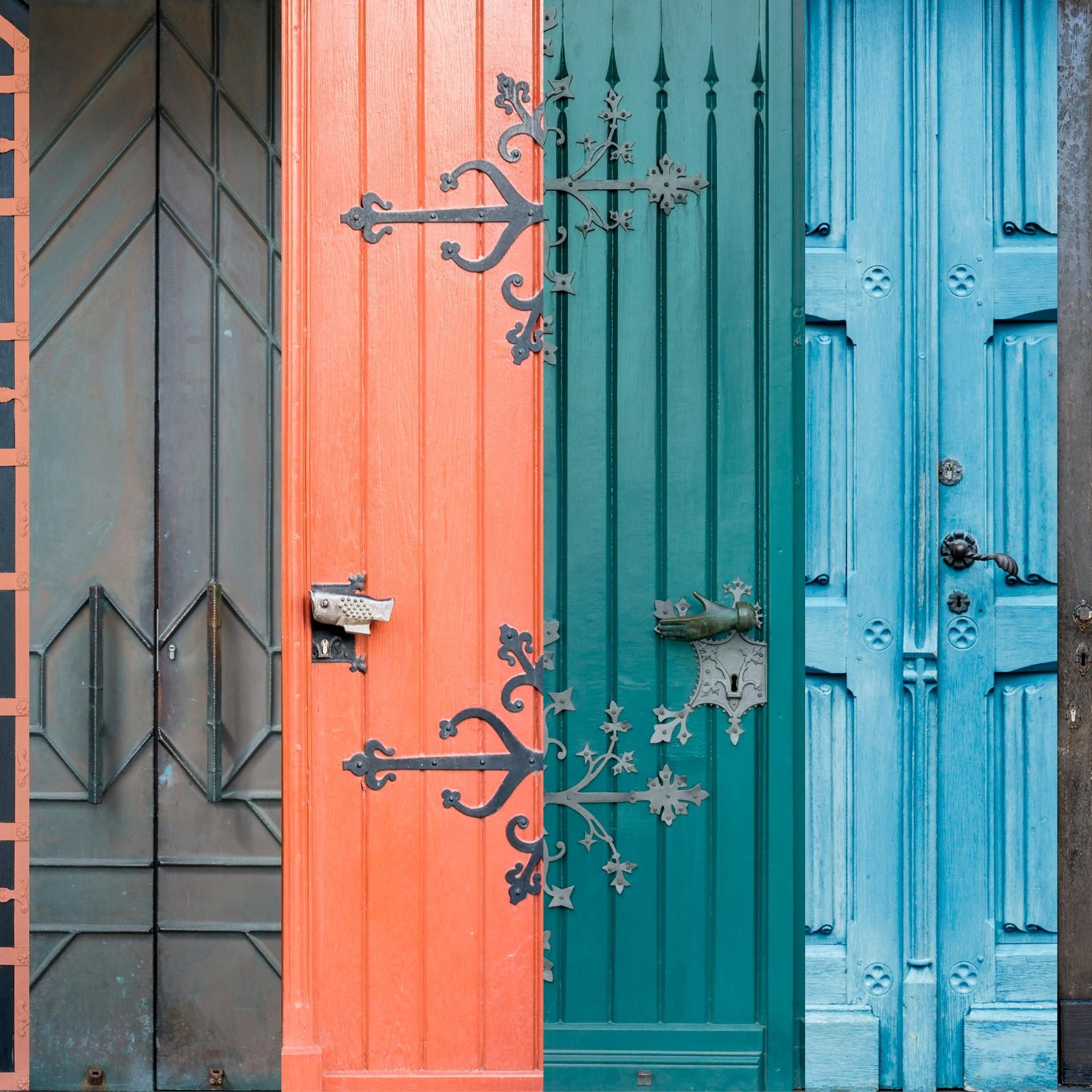 Türen nebeneinander Fotomontage