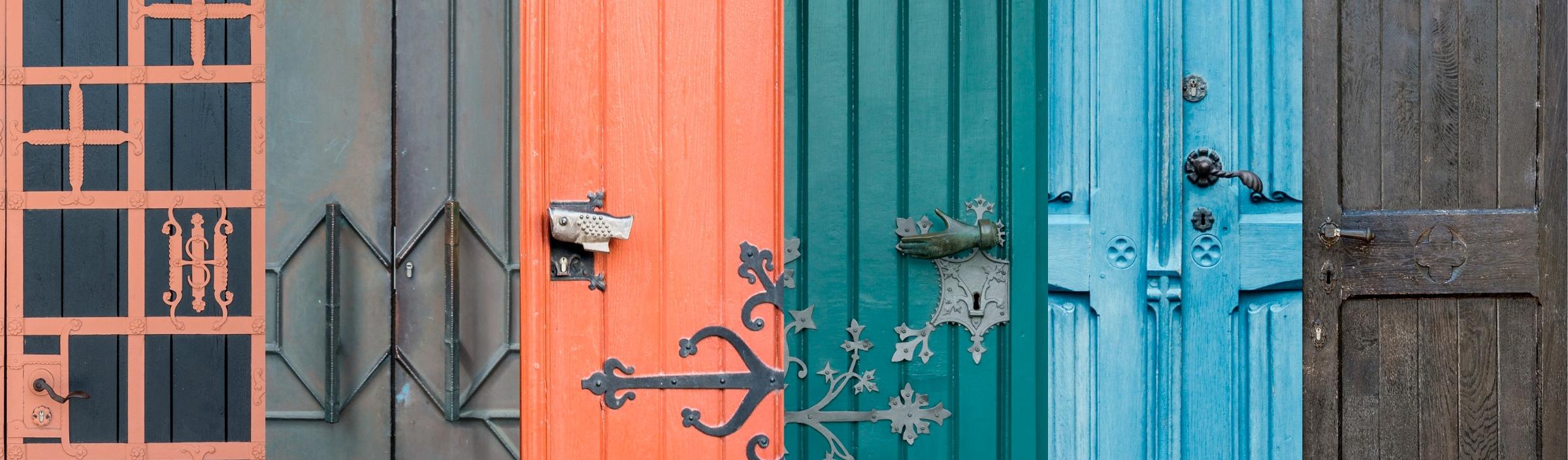 Türen nebeneinander Fotomontage