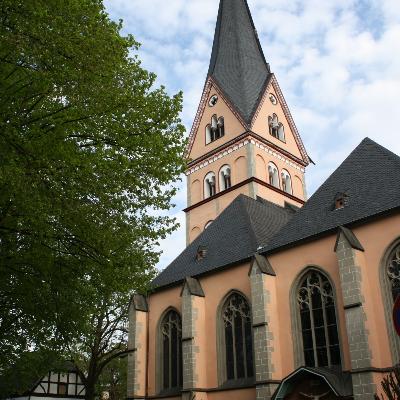 Kirche St. Johann Baptist Bad Honnef Erzbistum Köln (c)Dr. Udo Wallraf Johannes-der-Täufer-Kirche nennt man Kirchen, die das Patrozinium des Johannes des Täufers tragen. Johannes Baptist ist der lateinische Name. Ex-Bild-DB-ID: 3592