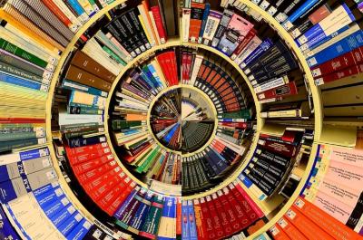 Bücherregal (c) Pixabay Bücherregal
