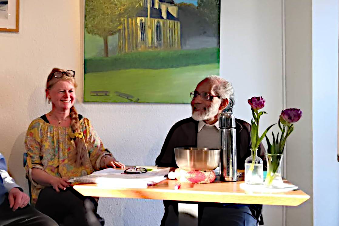 Pater Sebastian und Susanne-Schubmehl im Gespräch