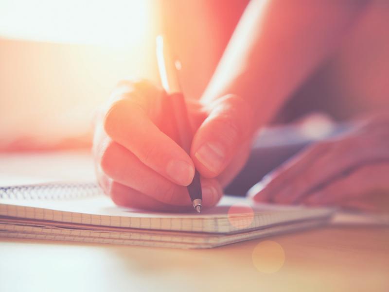 shutterstock-289584068-A. and I. Kruk-Schreibblock und Stift-frei