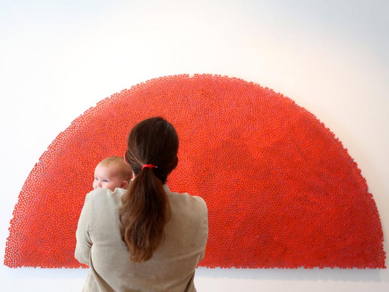 Baby im Museum