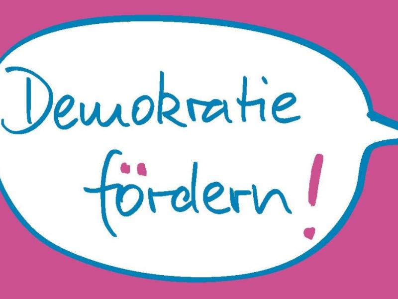 Demokratie-foerdern-blau-magenta.jpg_946701946