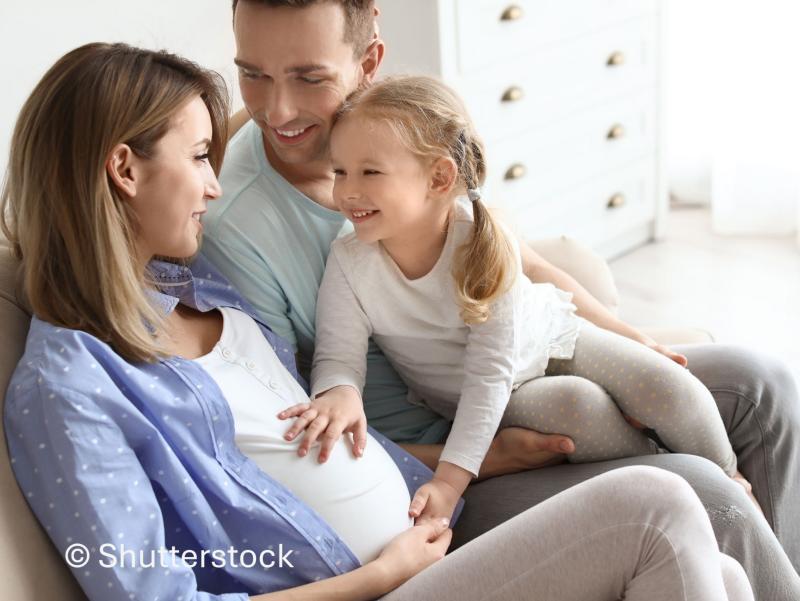 Familie mit schwangerer Mutter