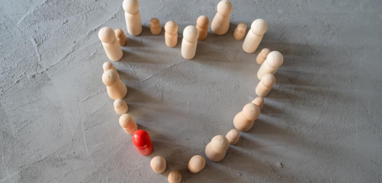 Herz aus Spielfiguren