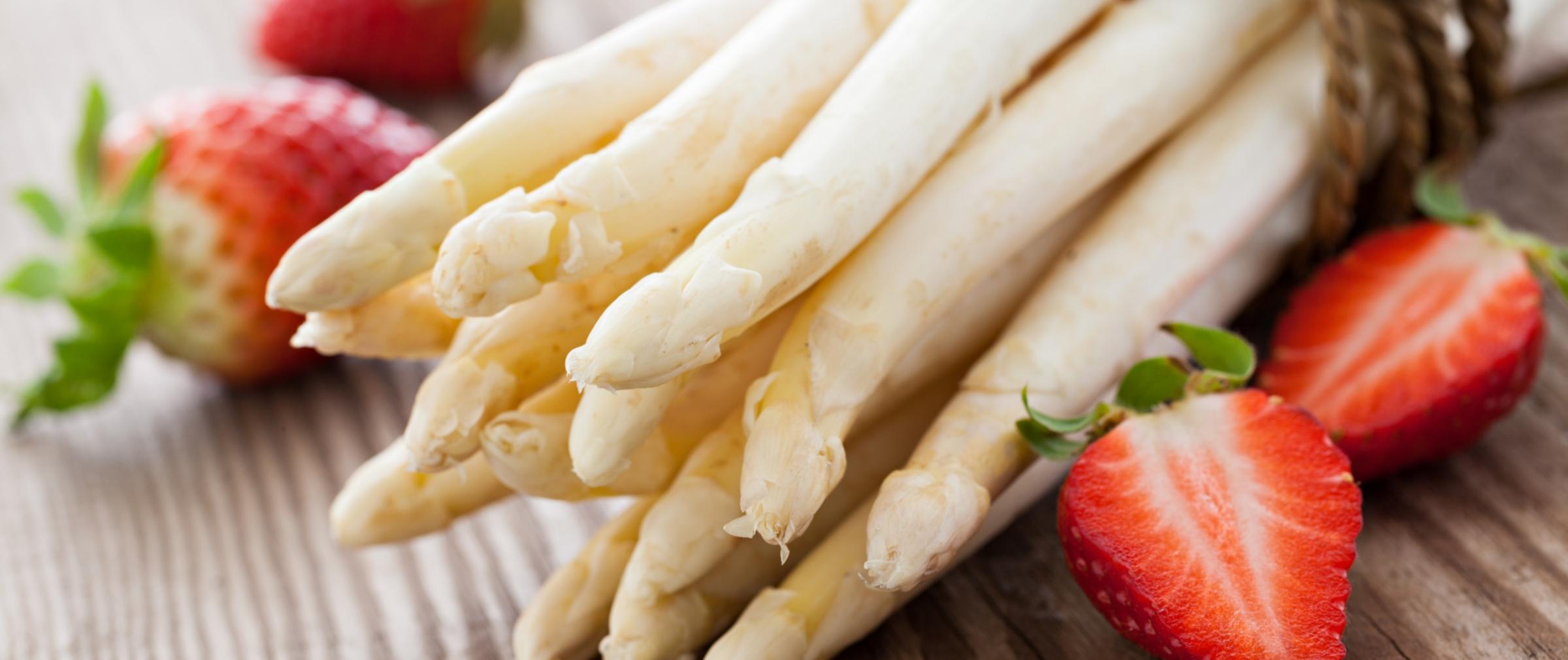 Spargel und Erdbeeren