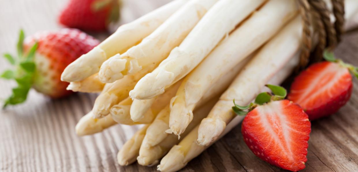 Spargel und Erdbeeren