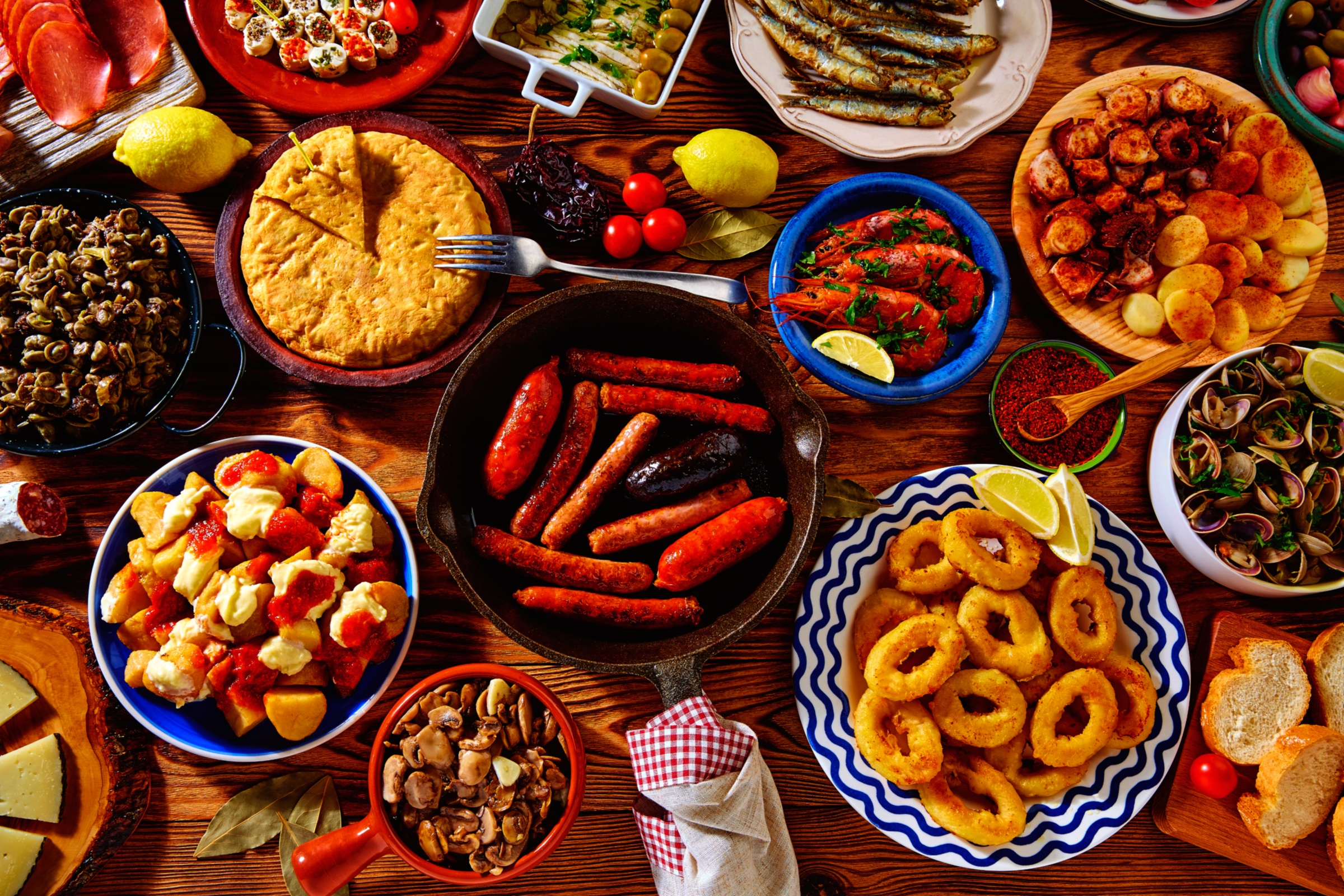 Spanische Tapas_bunte Schüsselchen
