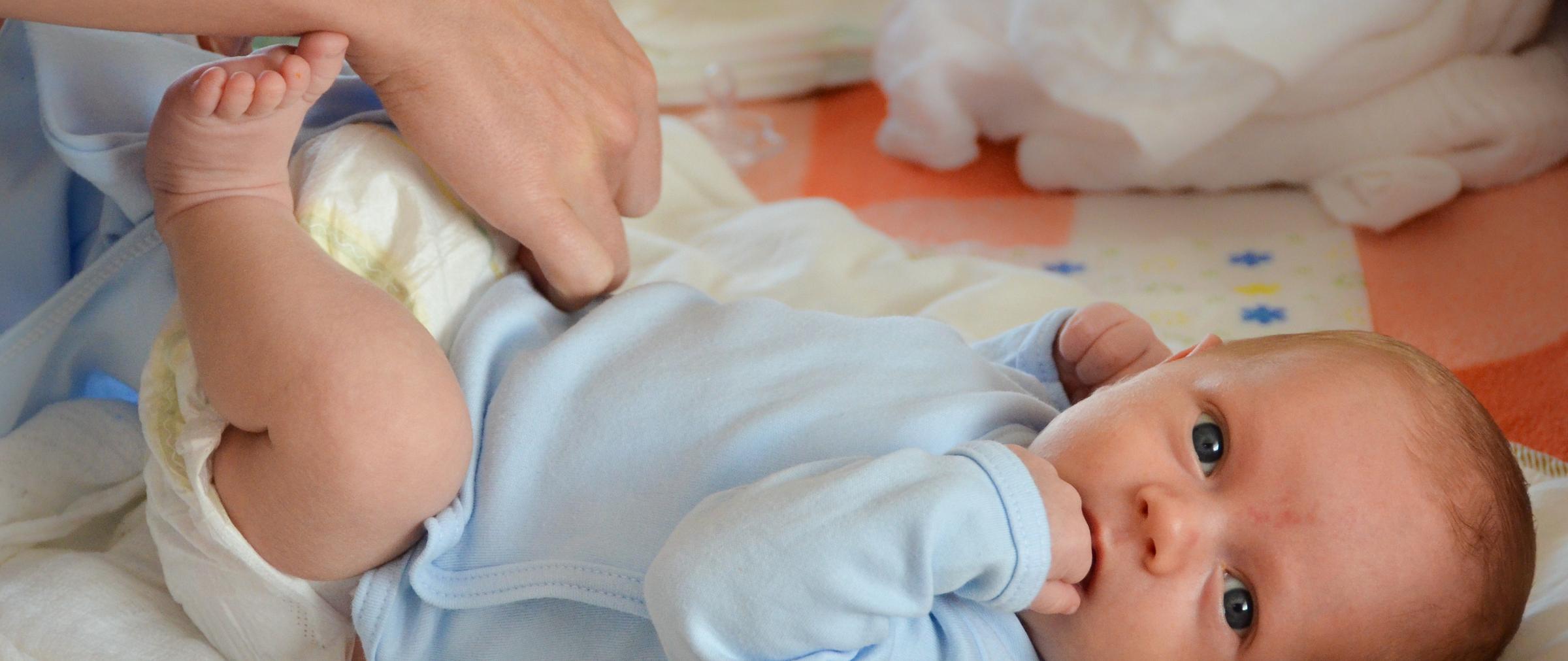 shutterstock-118466263-Dziurek-Baby wickeln-frei