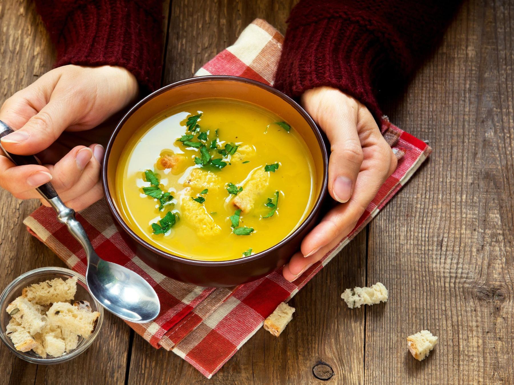 shutterstock_526128100_Oksana Mizina_Kochen_Bowl_Frei